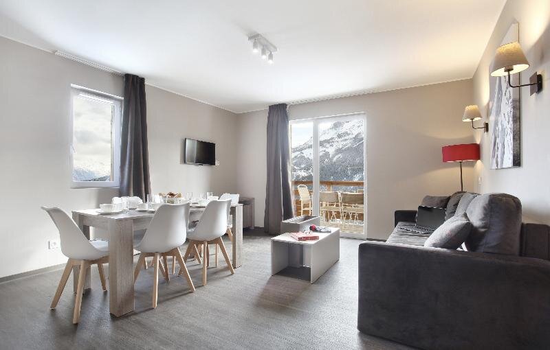 1 Bedroom Apartment with balcony Résidence Odalys Le Village de Praroustan