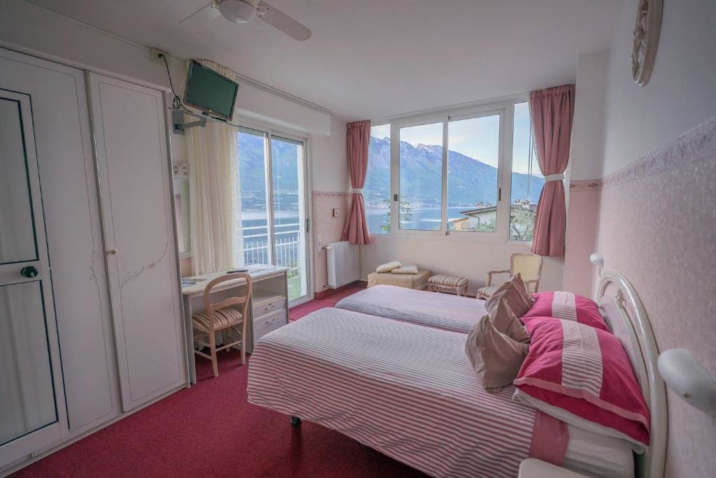 Двухместный номер Superior с видом на озеро Hotel Riviera Panoramic Green Resort