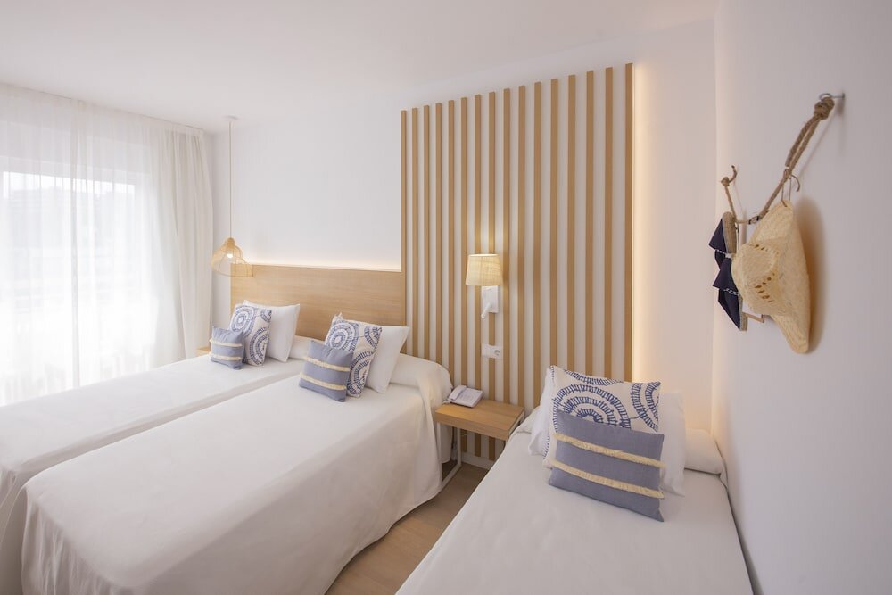 Standard Dreier Zimmer mit Balkon Hotel Cala Font