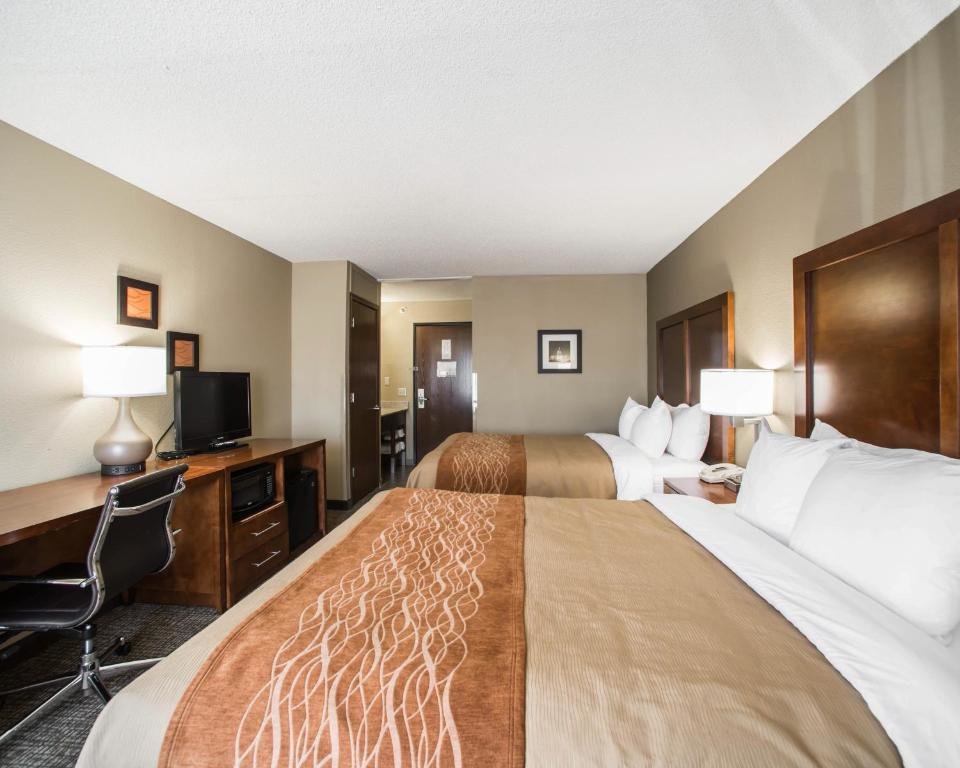 Standard room Comfort Inn & Suites St. Louis-Hazelwood
