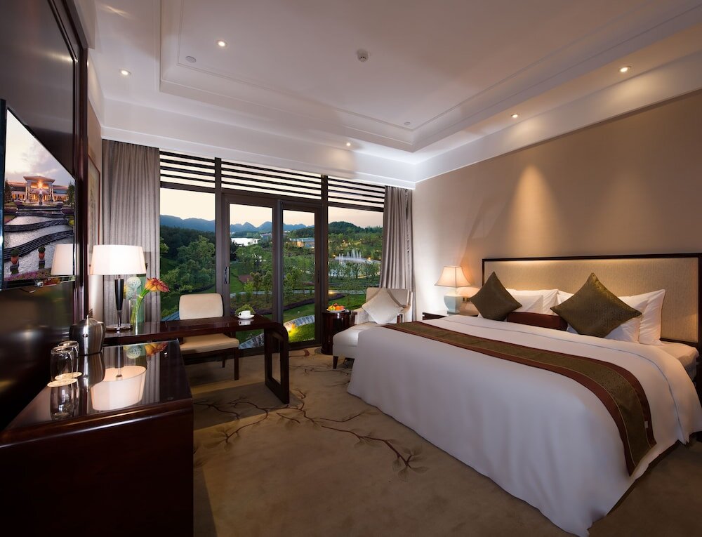 Deluxe Double room with balcony New Century Hotel Guian Guizhou
