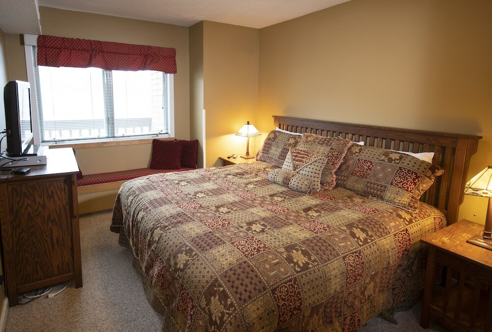 Standard Zimmer 1br Ski-in, Ski-out With King Bed- Okemo Mtn Lodge 1 Bedroom Condo by RedAwning