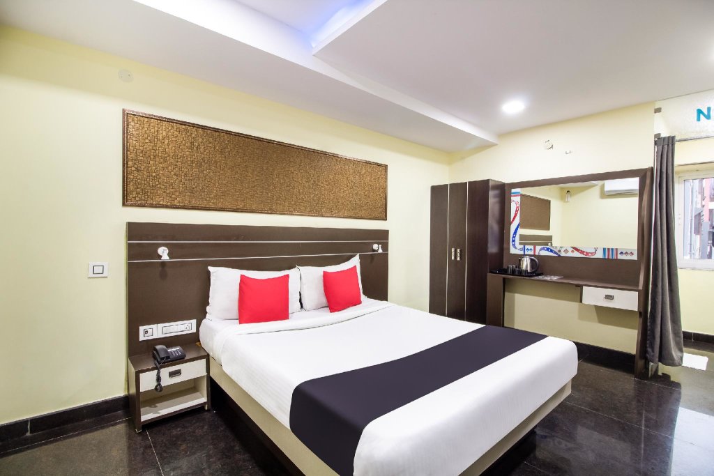 Deluxe Double room Capital O Sri Navya Grand Near Nexus Hyderabad