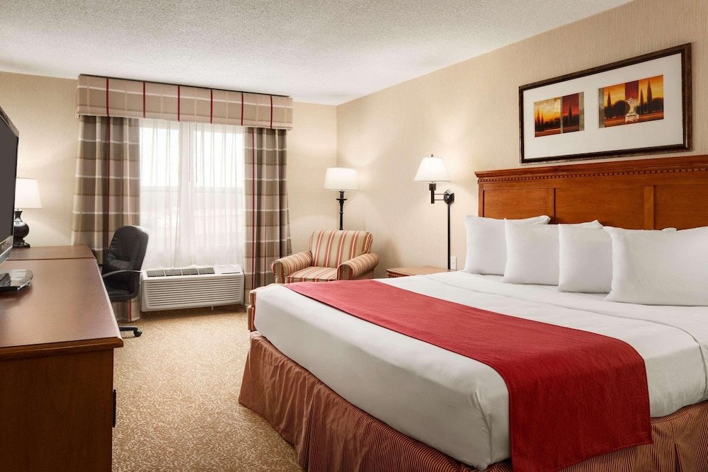 Suite Country Inn & Suites by Radisson, Toledo South, OH