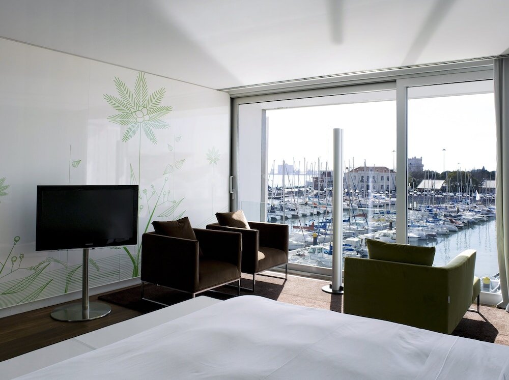 Номер Deluxe с балконом и с видом на гавань Altis Belem Hotel & Spa, a Member of Design Hotels