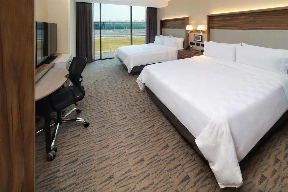 Standard Quadruple room with balcony Holiday Inn Hotel and Suites Mexico Felipe Angeles Airport, an IHG Hotel