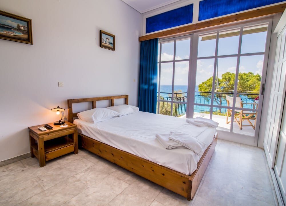 Monolocale Comfort 1 camera da letto con balcone e con vista mare Theodora Apartments