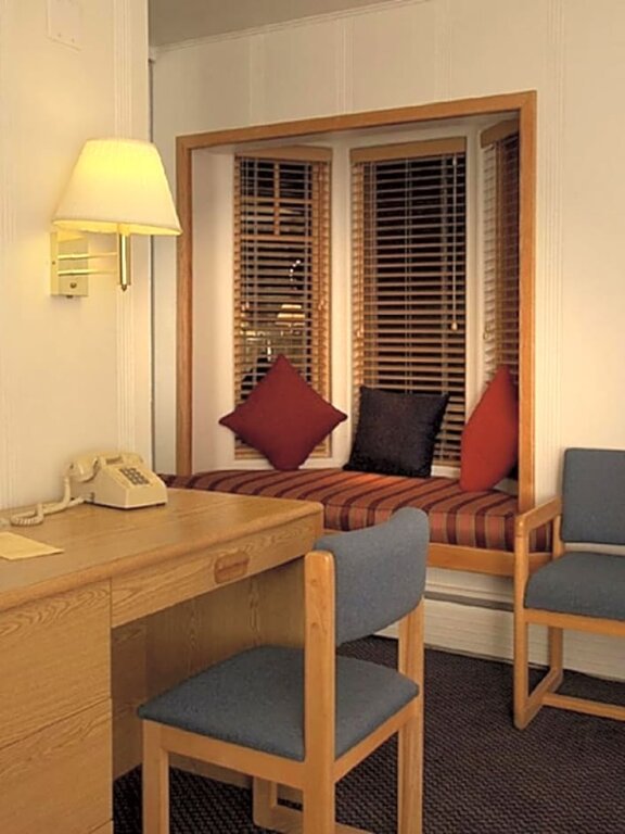 Четырёхместный номер Standard с 2 комнатами St Moritz Lodge and Condominiums