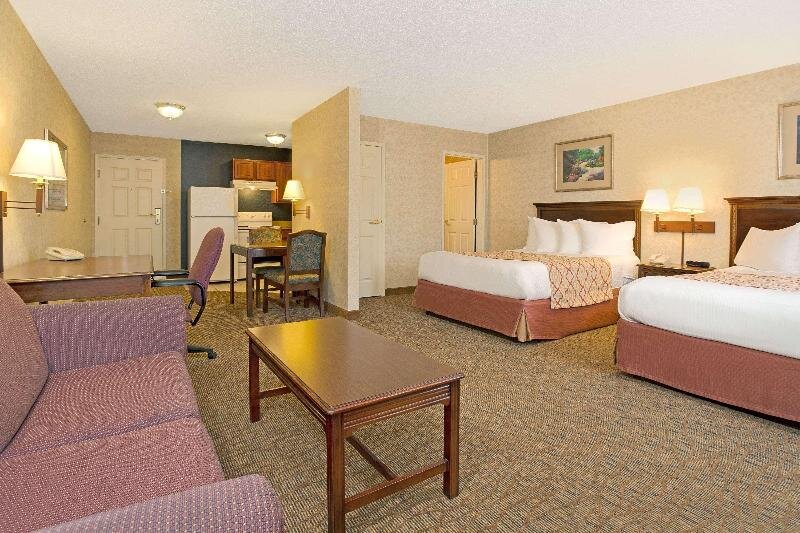 Люкс с 2 комнатами Hawthorn Suites by Wyndham Cincinnati
