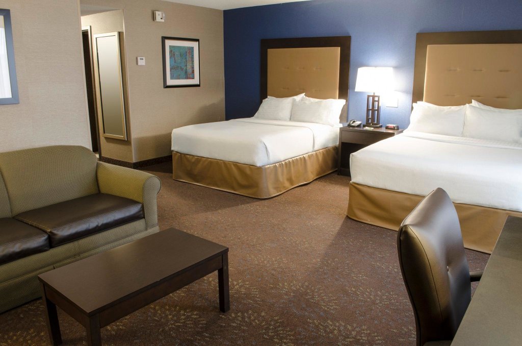 Номер Premium Holiday Inn Fargo, an IHG Hotel