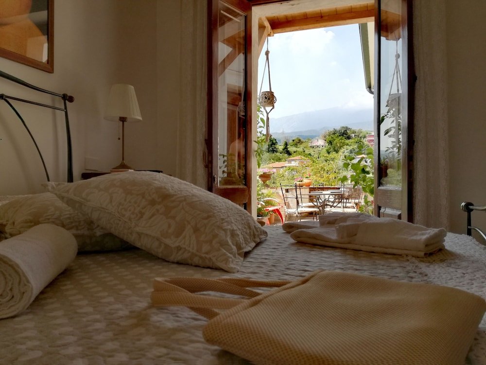 Семейный люкс с видом на горы Petralava Etna B&B