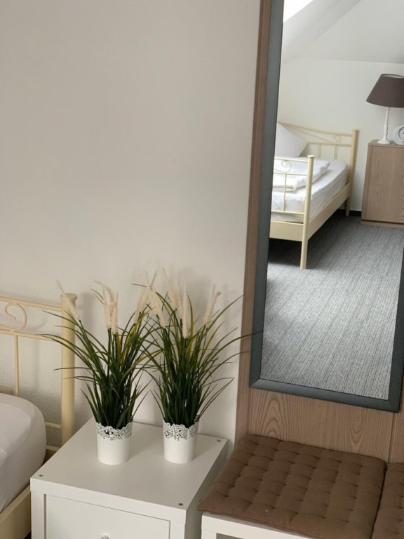 Standard Dreier Zimmer 1 Schlafzimmer mit Balkon Residenz Hotel Giessen
