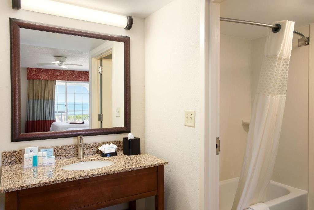 Двухместный номер Standard с видом на бассейн Hampton Inn & Suites Outer Banks/Corolla