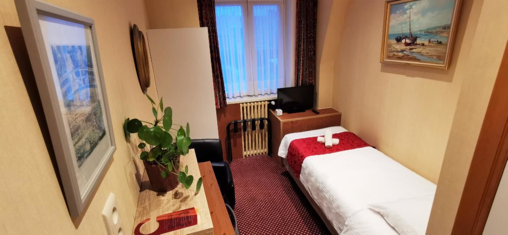Standard room Hotel Cardiff