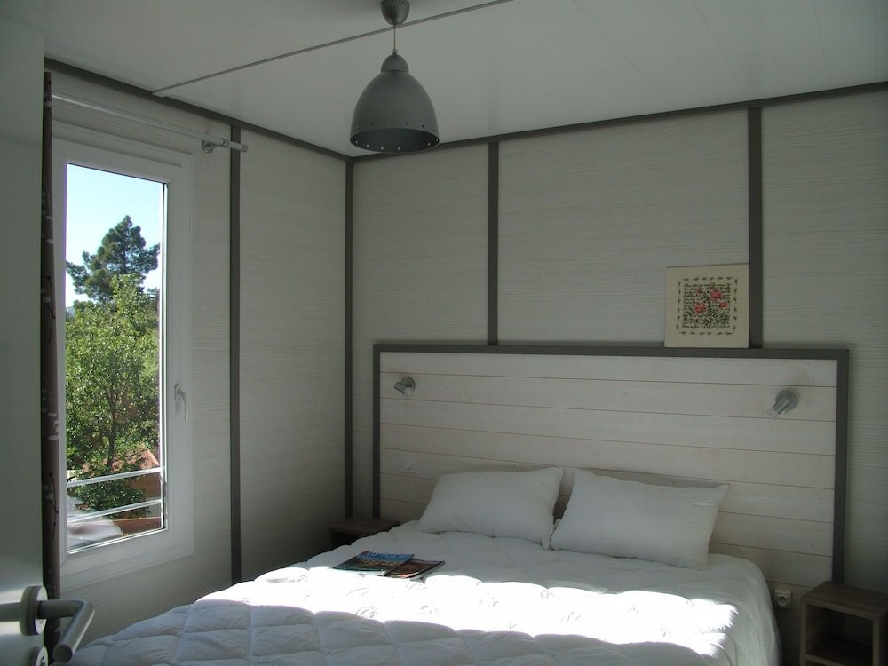 3 Bedrooms Prestige Chalet Village de vacances La Colline Des Ocres