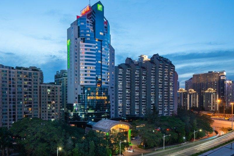 Четырёхместный номер Standard Holiday Inn Shenzhen Donghua, an IHG Hotel