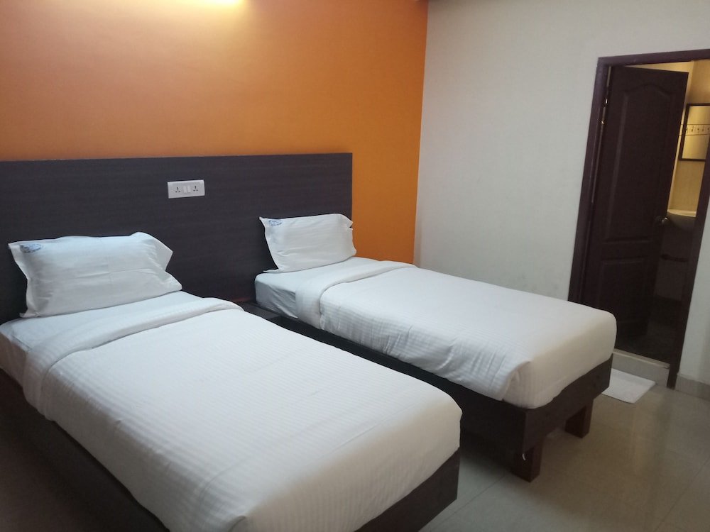 Номер Standard OYO 10356 Hotel Nachiappa Adyar Inn