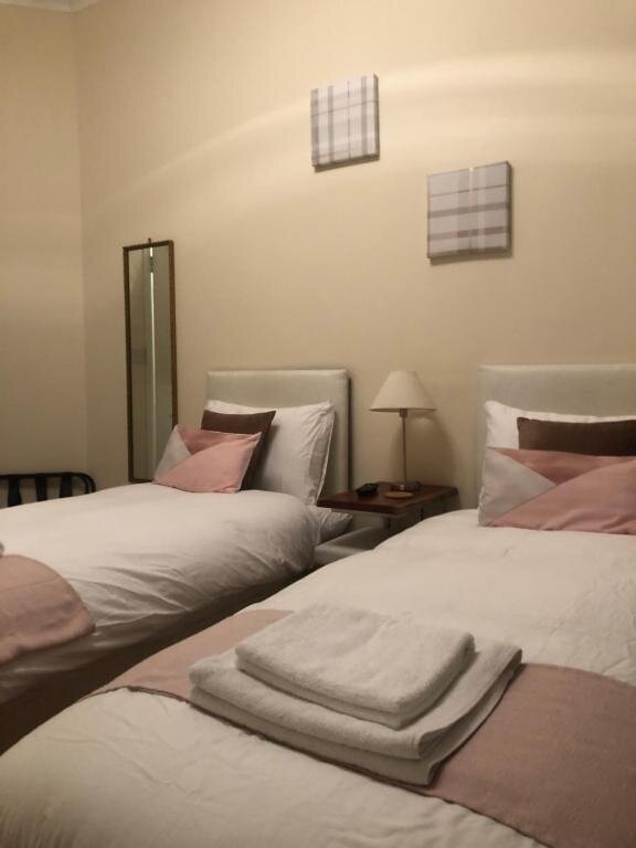 Standard Double room Brydges Self-Catering Spaces and En-suite rooms