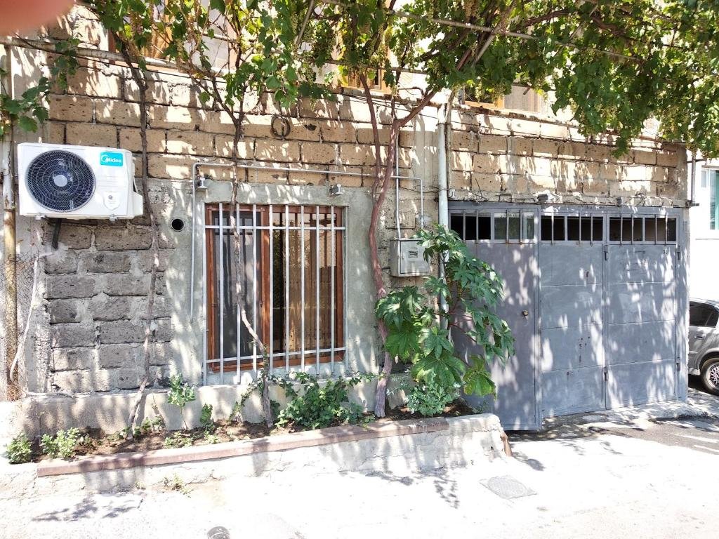 Гостевой дом Guest House in Center 1* в Ереван, Армения. Забронировать  Guest House in Center 1*, Kilikia Bardzr Berd 30, 0082. Оплата картами МИР.