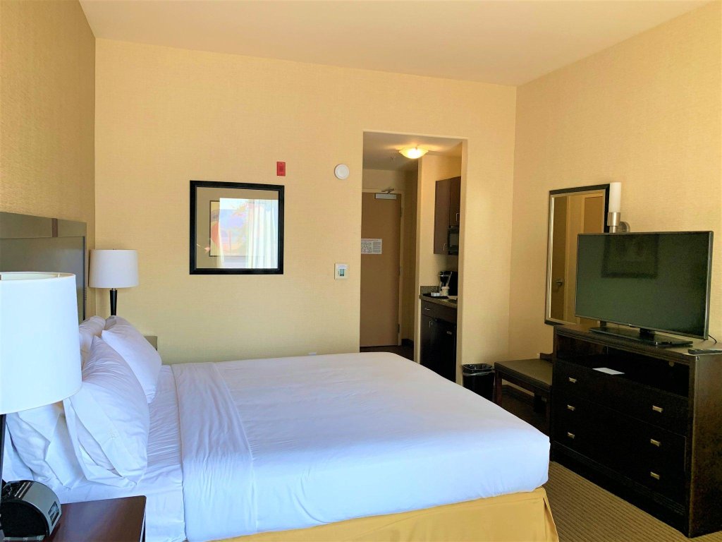 Standard room Holiday Inn Express Fresno Northwest