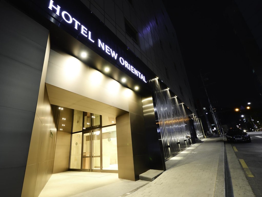 Кровать в общем номере Hotel New Oriental Myeongdong