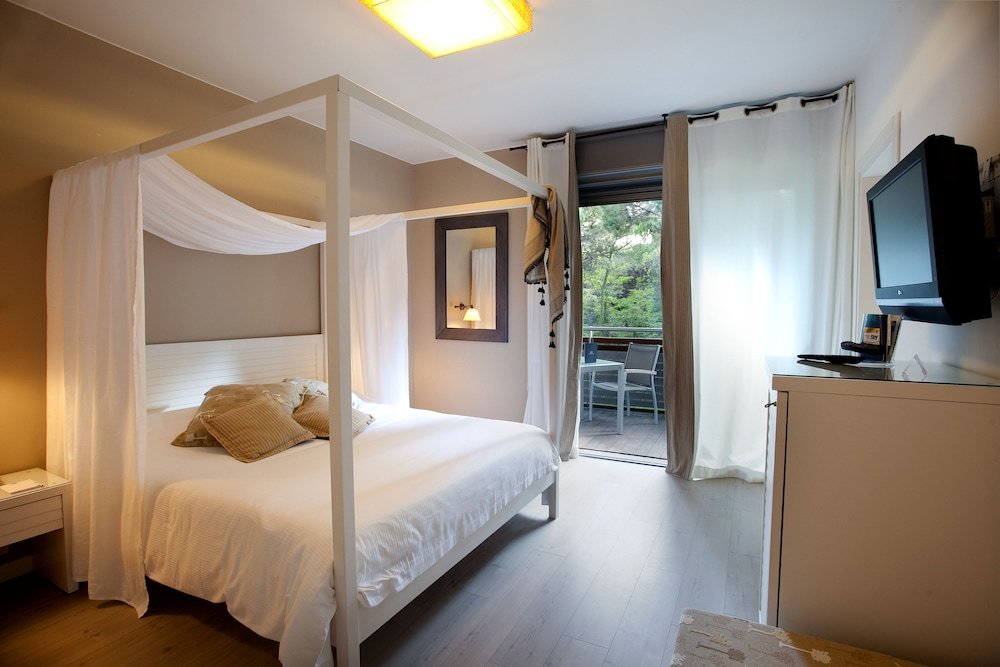 Двухместный номер Deluxe с балконом Hotel Mediterraneo Suite&Residence