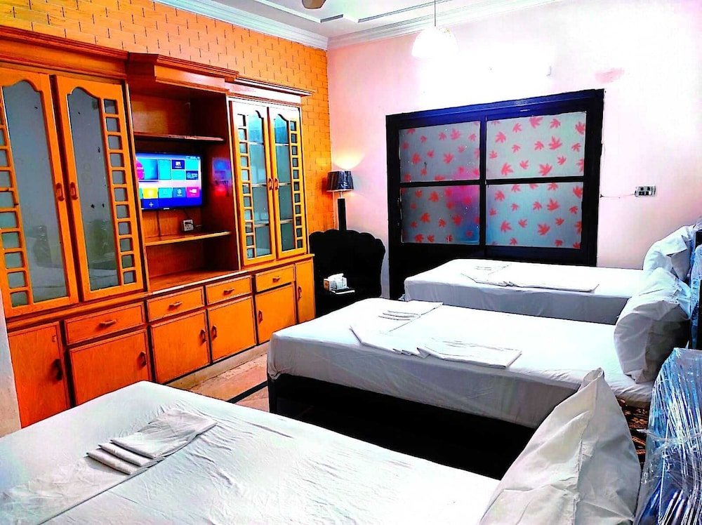 Executive Dreier Zimmer mit Balkon Daily Hostel & Hotel
