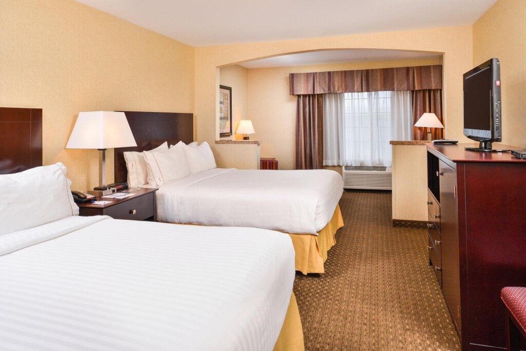 Standard Quadruple room Holiday Inn Express Hotel & Suites Portland