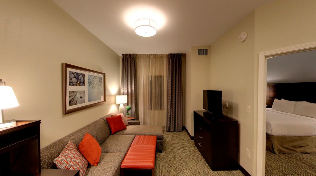 Двухместный люкс Staybridge Suites Ann Arbor - Research Parkway, an IHG Hotel