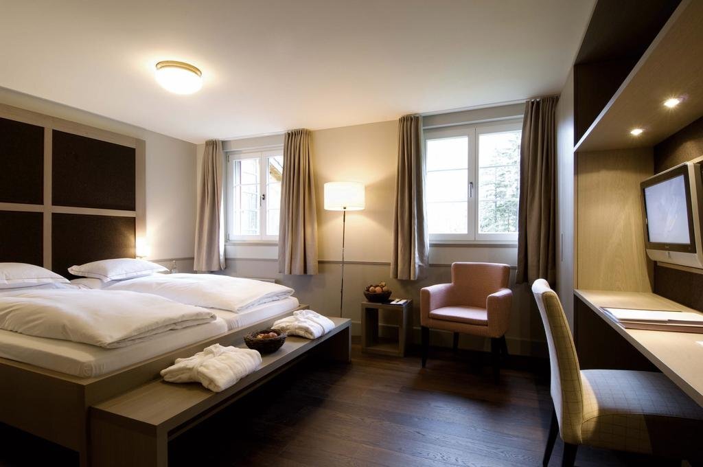 Биль отель Континенталь Швейцария. TASIS Switzerland комната для 3. Kinds of Hotels. Kinder hotel