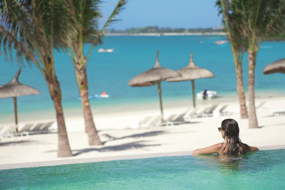 Long beach mauritius. Маврикий девушки на пляже. Long Beach 5 Маврикий год основания. Mauritius Lady.