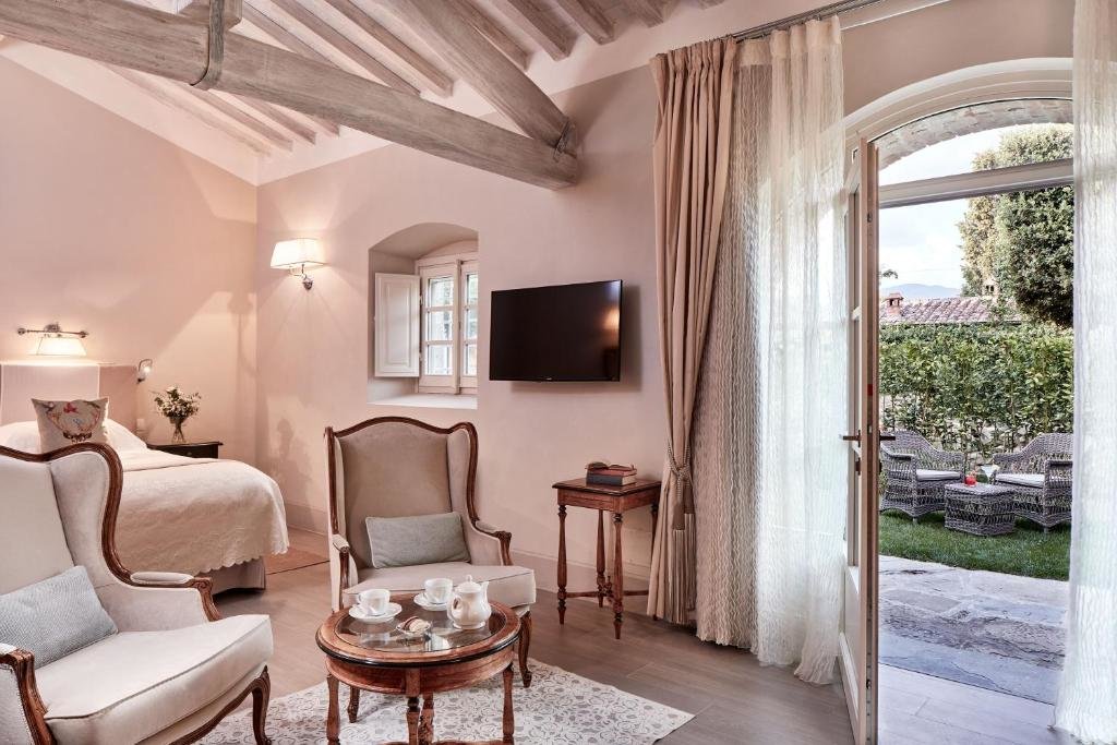 Junior suite con vista sul giardino Villa di Piazzano - Small Luxury Hotel of the World