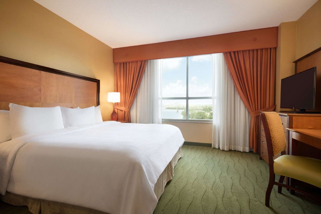 Standard room with river view Embassy Suites by Hilton E Peoria Riverfront Conf Center