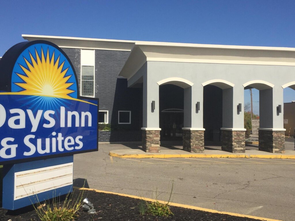 Standard Double room Days Inn & Suites by Wyndham Cincinnati North