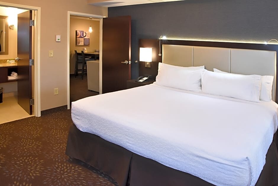Suite 2 dormitorios Holiday Inn Canton , an IHG Hotel