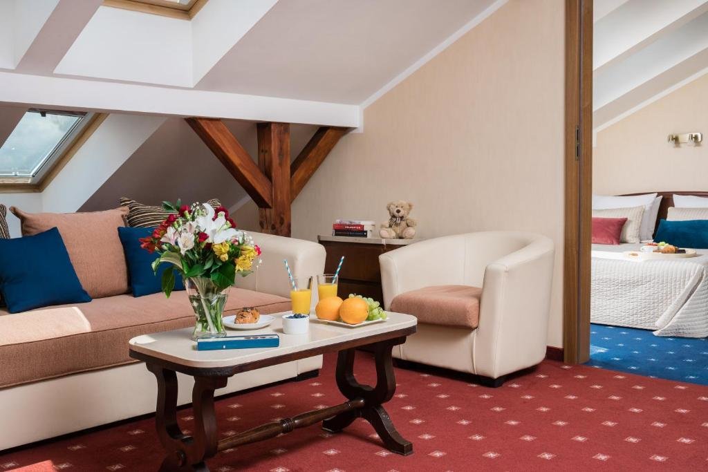 Apartment Booking Hotel & SPA Crown Piast