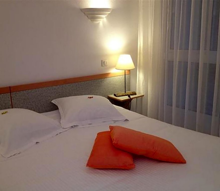 Standard Triple room Hôtel Orange Marine