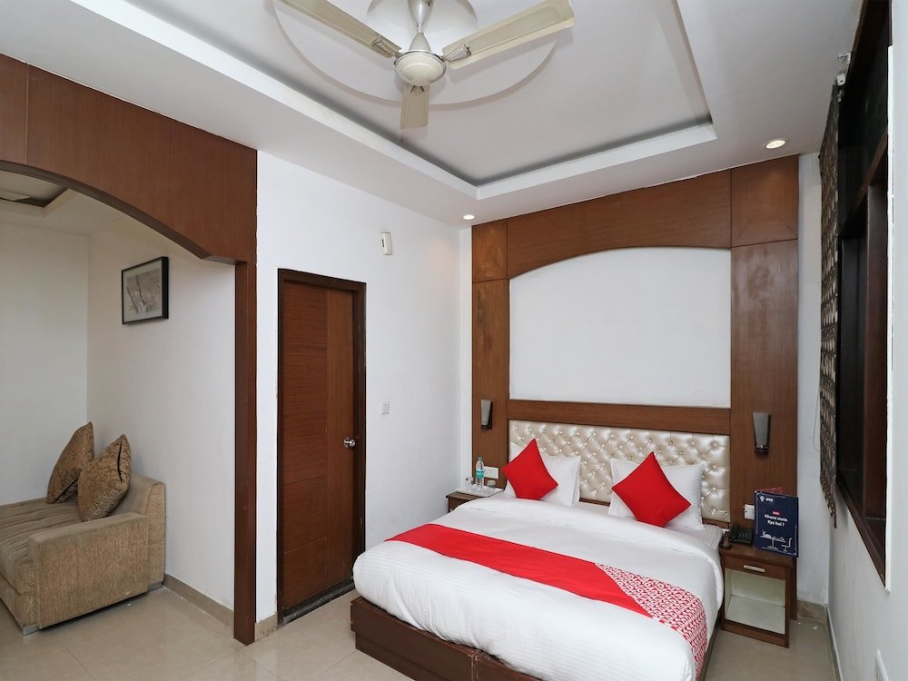 Deluxe room OYO 12780 New Hotel Rajwada