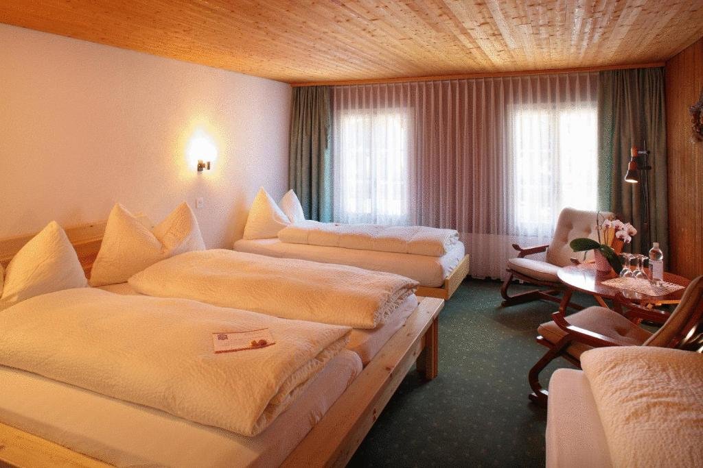 Standard Quadruple room Hotel Schützen Lauterbrunnen