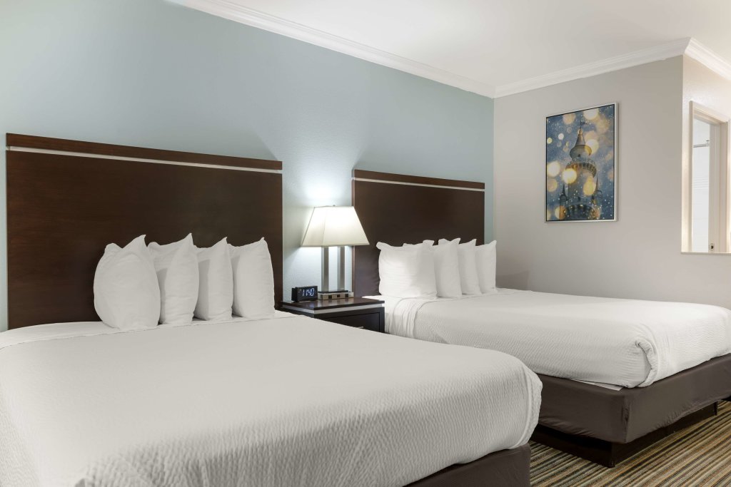 Четырёхместный номер Standard Best Western Courtesy Inn - Anaheim Park Hotel