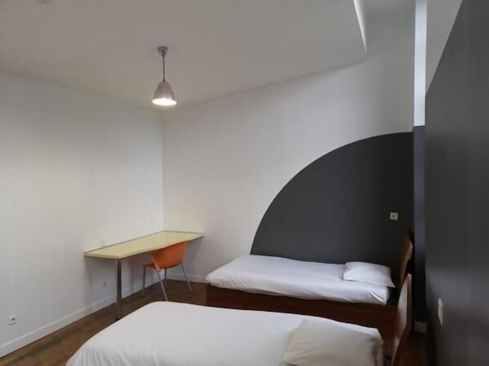 Кровать в общем номере (мужской номер) Auberge de Jeunesse HI Amiens
