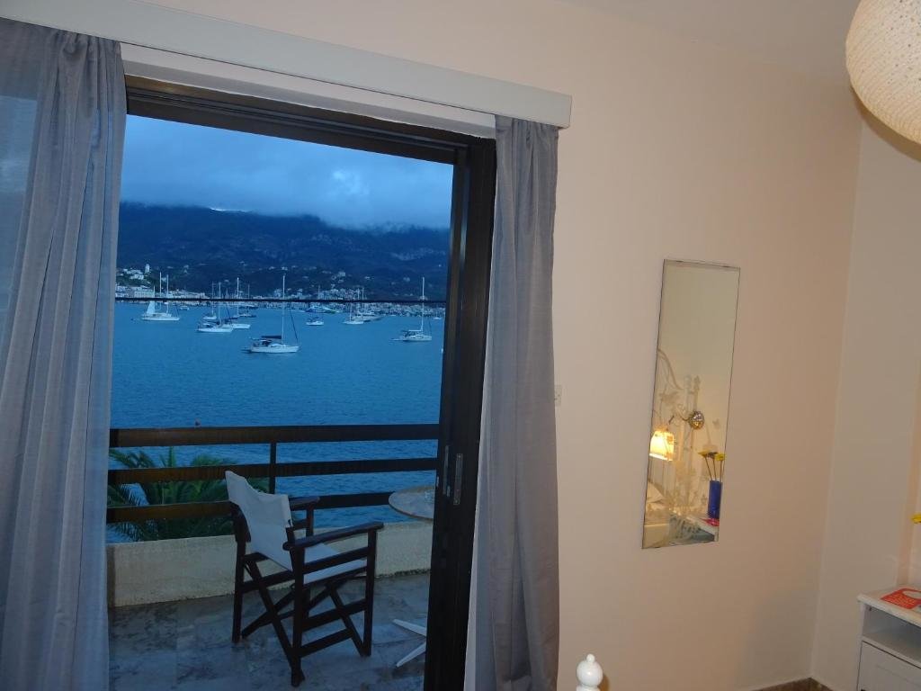 Двухместный номер Deluxe с балконом и с видом на море Irene Vìlla