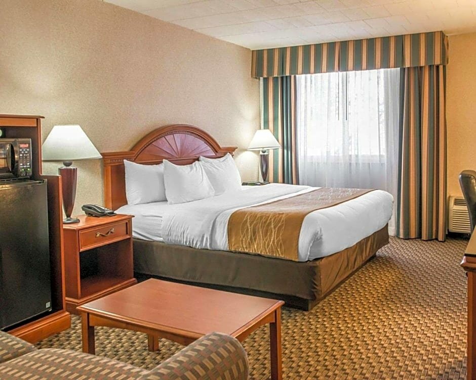 Superior Suite Comfort Inn and Suites Pittsburgh