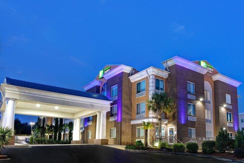 Двухместный люкс Holiday Inn Express Hotel & Suites Anderson I-85 - HWY 76, Exit 19B, an IHG Hotel