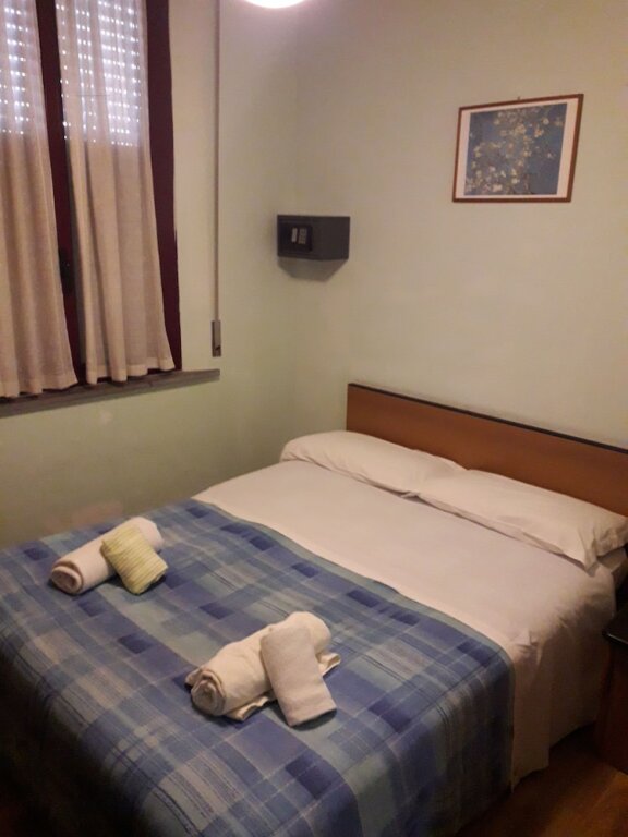 Economy Einzel Zimmer mit Blick auf den Innenhof Hotel Niagara Rimini