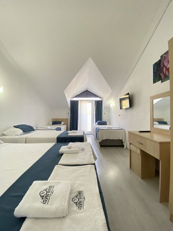 Économie quadruple chambre grenier Nefis Hotel Ölüdeniz