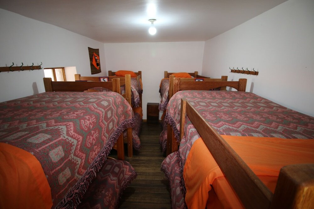 Кровать в общем номере Wake Up Cusco