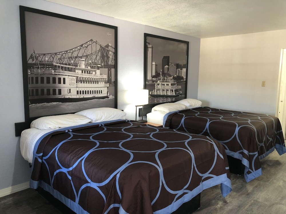 Deluxe room Super 8 by Wyndham Canton