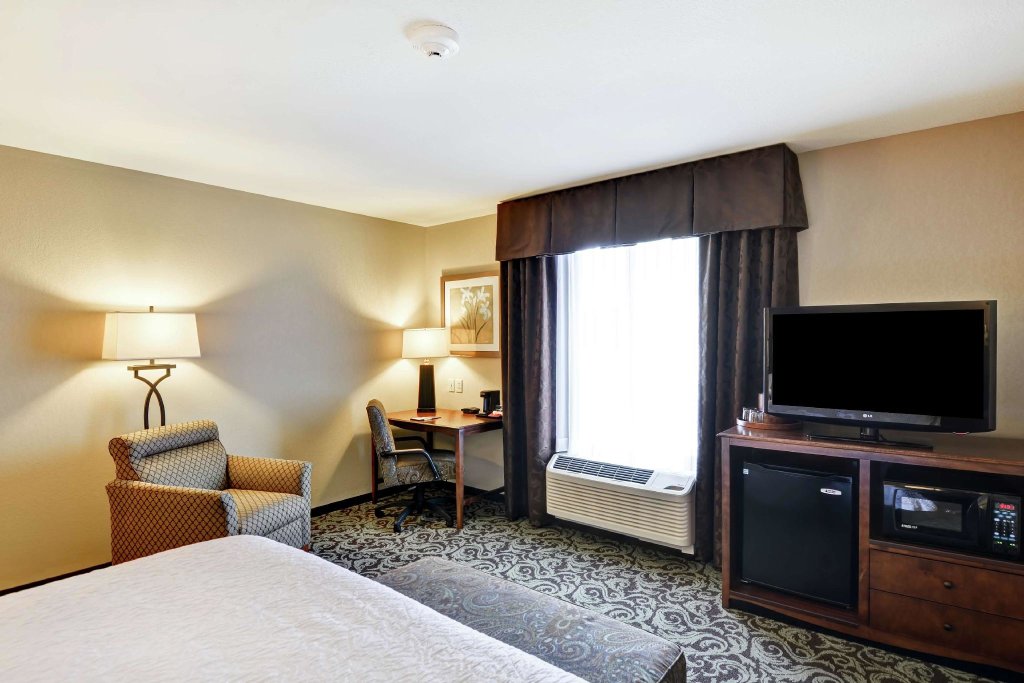 Двухместный номер Premium Hampton Inn and Suites New Hartford/Utica