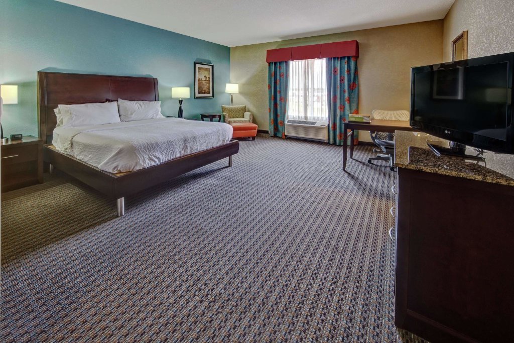 Двухместный номер Mobility Accessible with Roll-in Shower Hilton Garden Inn Midtown Tulsa